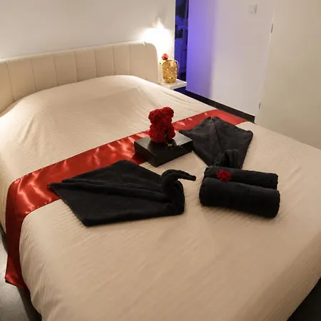 Beau Avec Jacuzzi דירה *